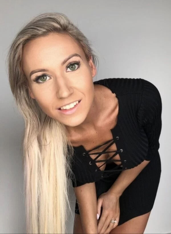 Join the Light Side With These Hot Blondes (22 Photos) 