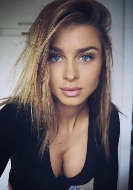 Pretty Girls Cleavage Is a Beautiful, Beautiful Thing (24 Photos) 