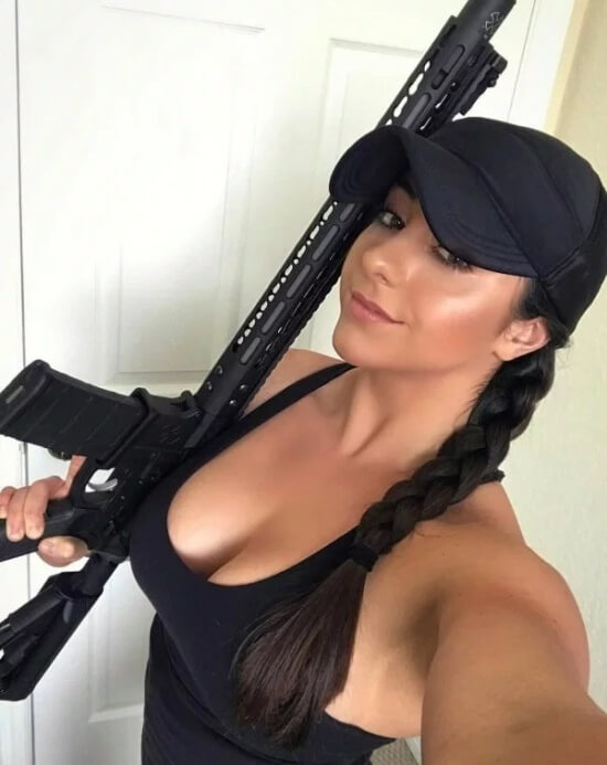 Pretty Girls Cleavage Is a Beautiful, Beautiful Thing (24 Photos) 