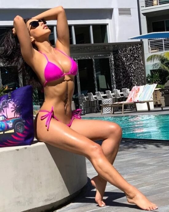 Hot Summer Girls Beauty Like This Belongs on the Iron Throne 