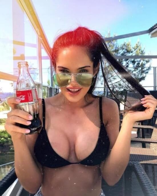 Hot Summer Girls Beauty Like This Belongs on the Iron Throne 