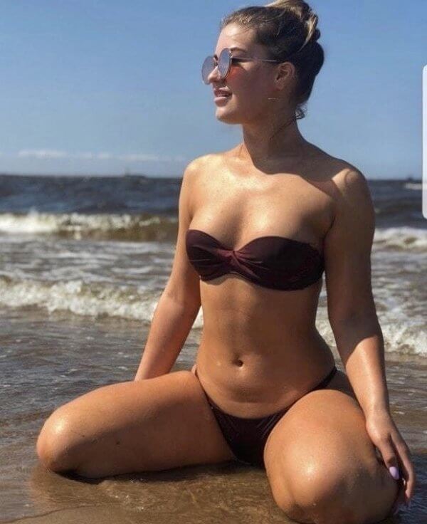 Soaking Wet Sexy Girls With Devilish Intentions 