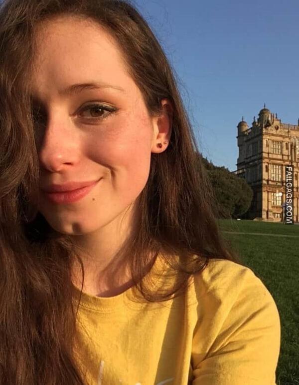 These Hot Women Are Definitely Selfie Queen 