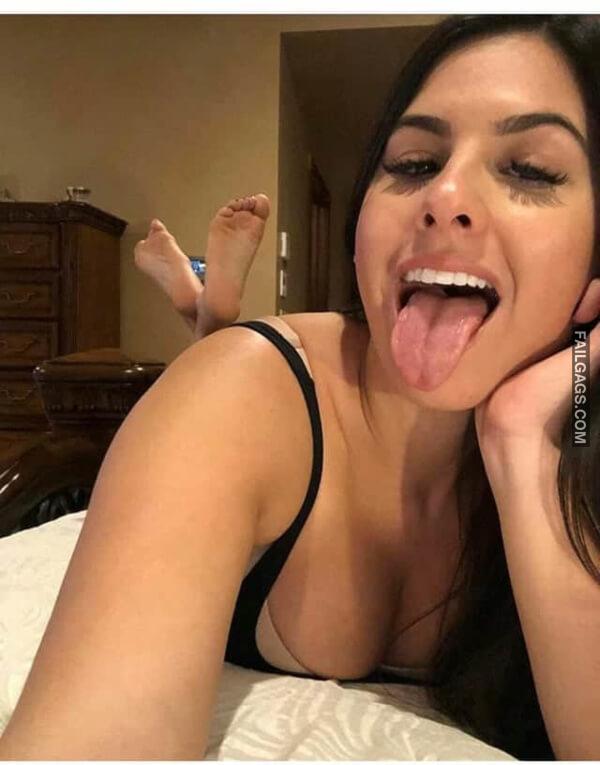 These Hot Women Are Definitely Selfie Queen 