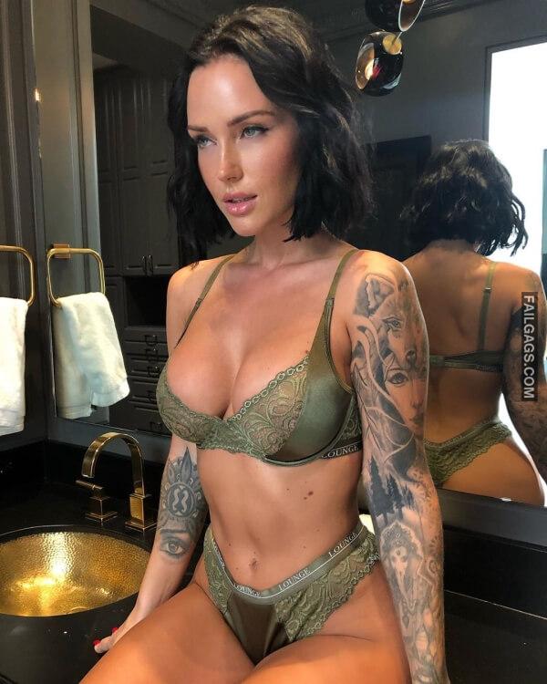 Busty Ladies in Lingerie 