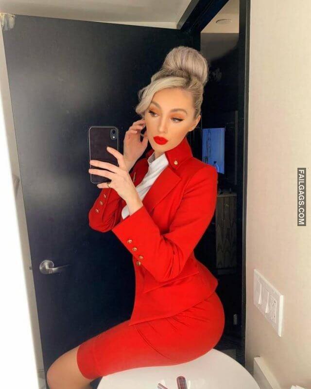 Hot Flight Attendants 