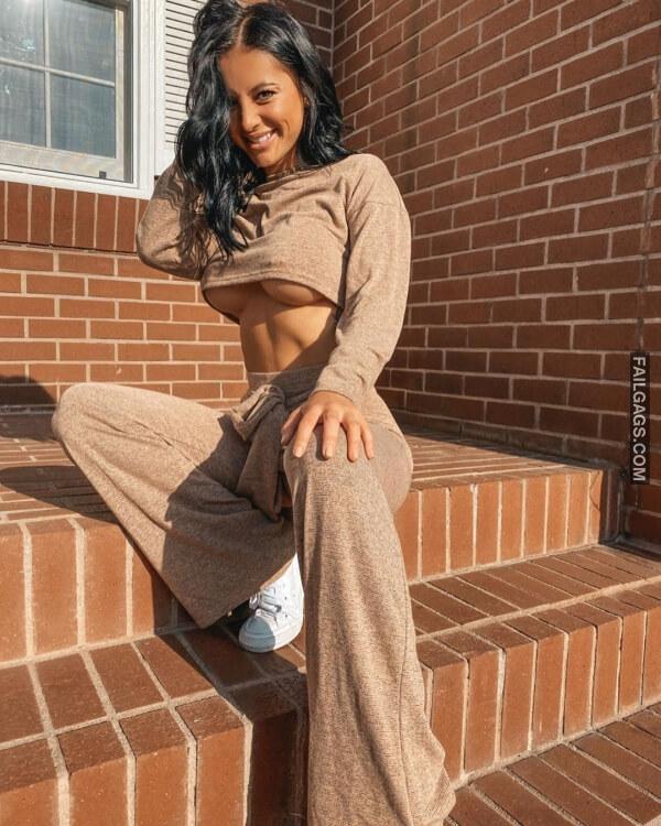 Sexy Girls Underboob is the Key to Happiness 