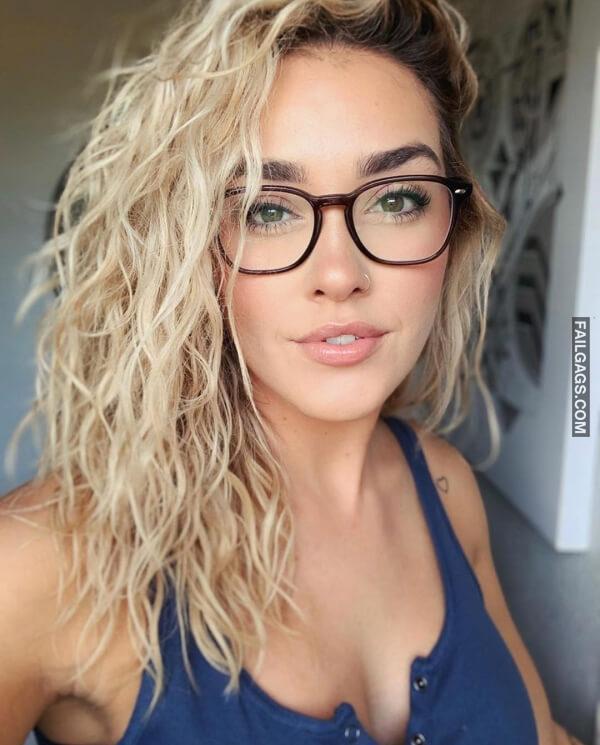  Sexy Girls in Glasses
