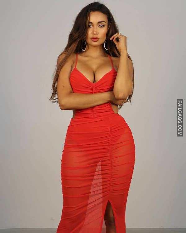 Sexy Girls in Tight Dresses 9