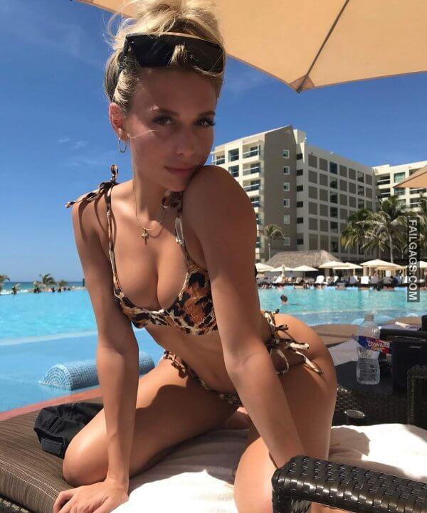 Young Sexy Girl in Bikinis 13