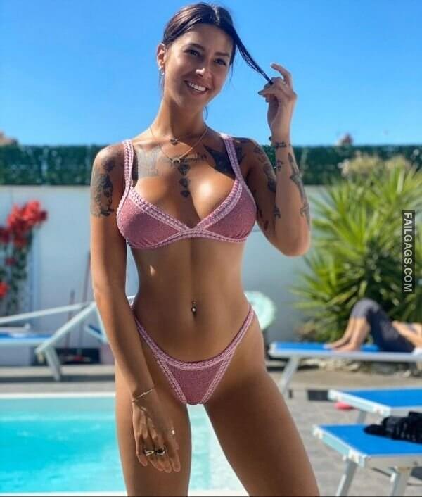 hot babe with sexy thigh Gap 11