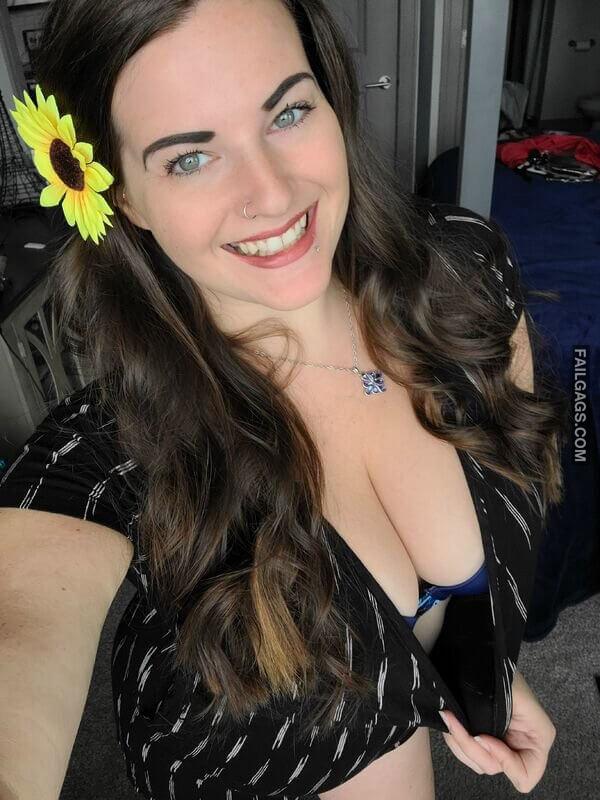 Hot Brunette Girls Showing Hot Body 11