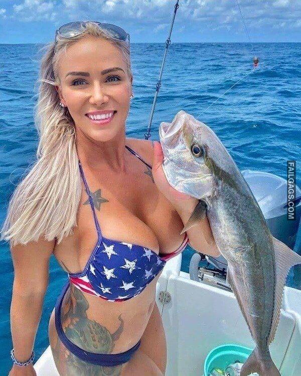 Super Hot Girls in Bikini Showing Hot Body 5