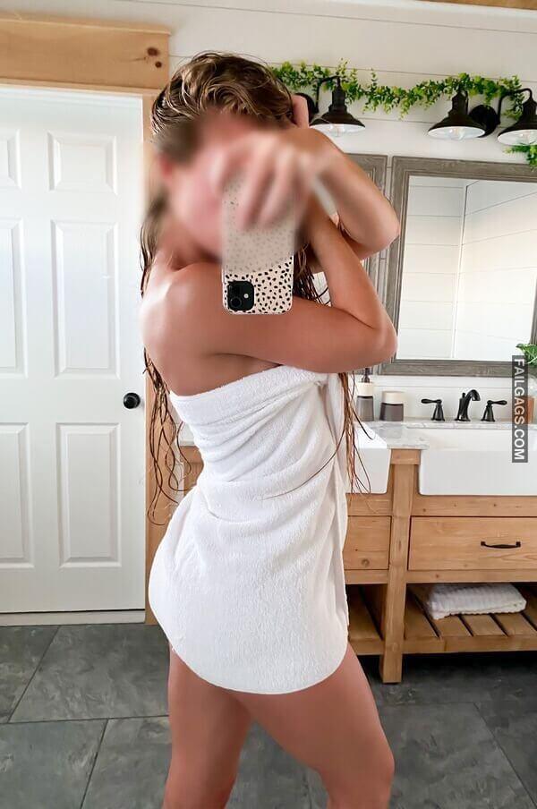 Sexy Girls With Hot Body in Towel 9