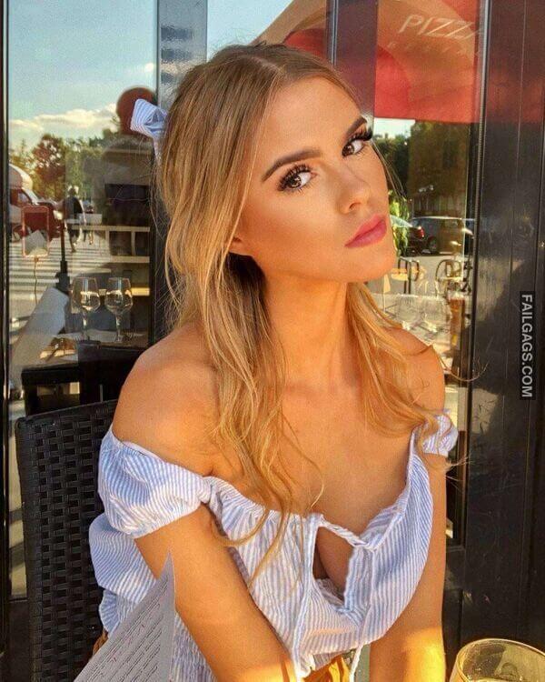 Cute Teen Girls Showing Big Side Boobs 3