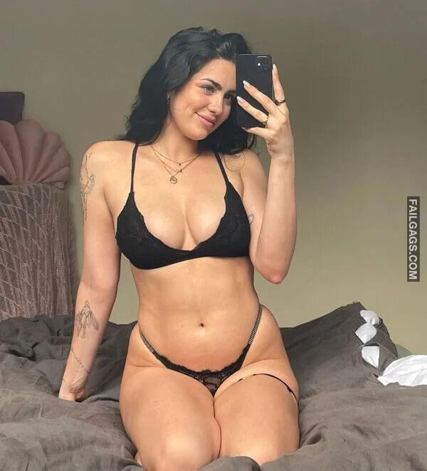Sexy Big Tits Girls Mirror Selfie 1