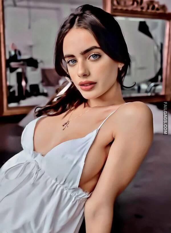 Sexy Big Boobs College Girl Showing Side Boobs 4